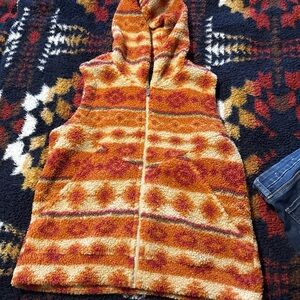 Kyodan Outdoor Fleece Vest in Orange and Cream